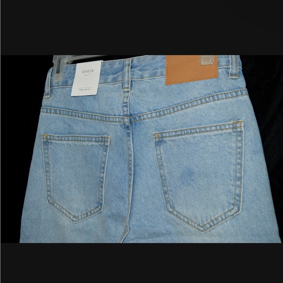 Stone Washed Middle Waisted Stright Jeans - Picture 3 of 3